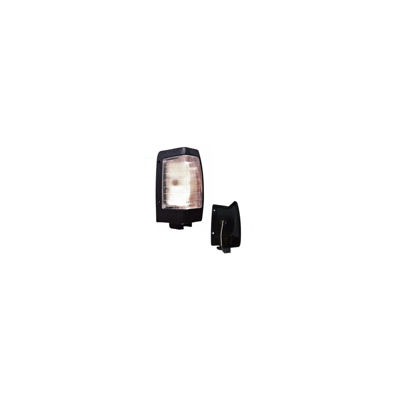 CUARTO (PLAF329DER)  CUARTO SALPICADERA D21 PICK UP INCLUYE FOCO  DER