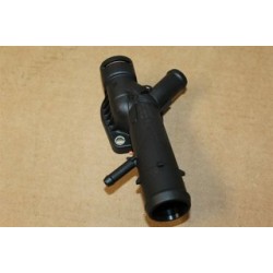 BRIDA (03L121132F)  BRIDA TOMA AGUA VENTO MOTOR DIESEL 1 BULBO 1 PIPETA 2 SALIDAS INCLUYE SENSOR TEMP